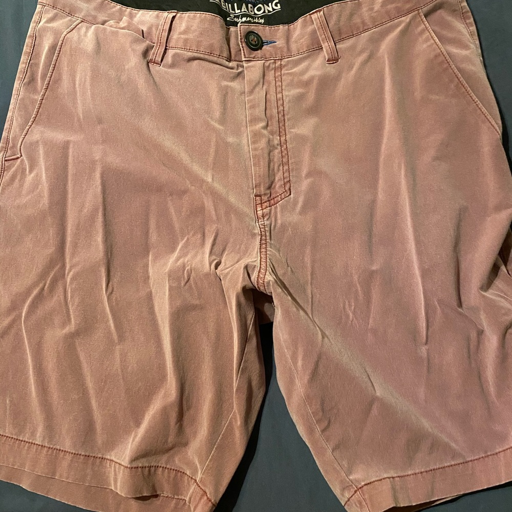 Billabong submersibles short red